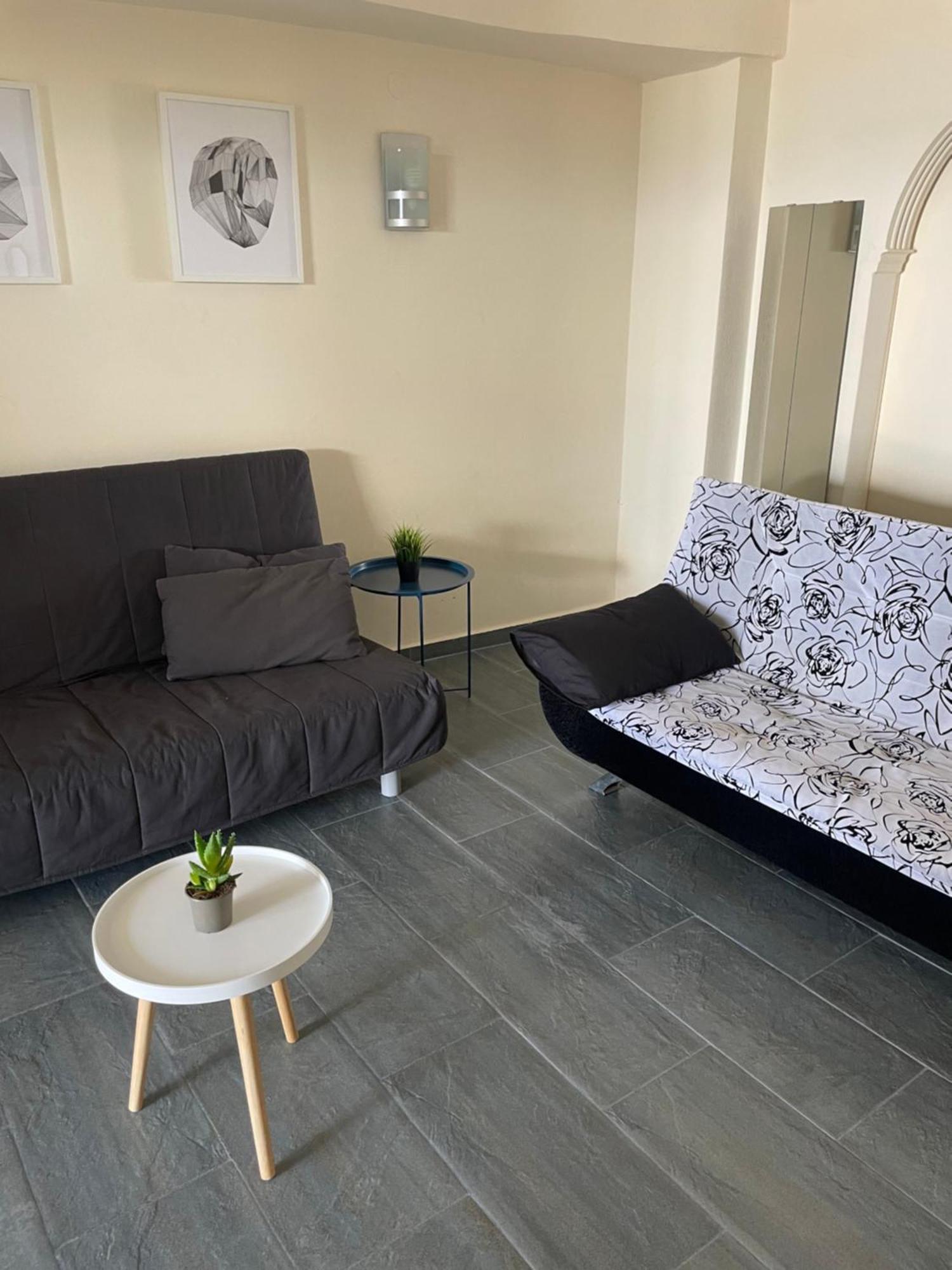 Sea La Vie - Beachfront Retreat Лоутраки Экстерьер фото